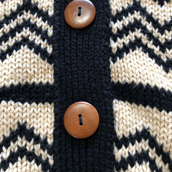 “Numph” Hooded Knitted Poncho / Sweater. Black and Ivory. Size m-l . - Picture 5 of 9